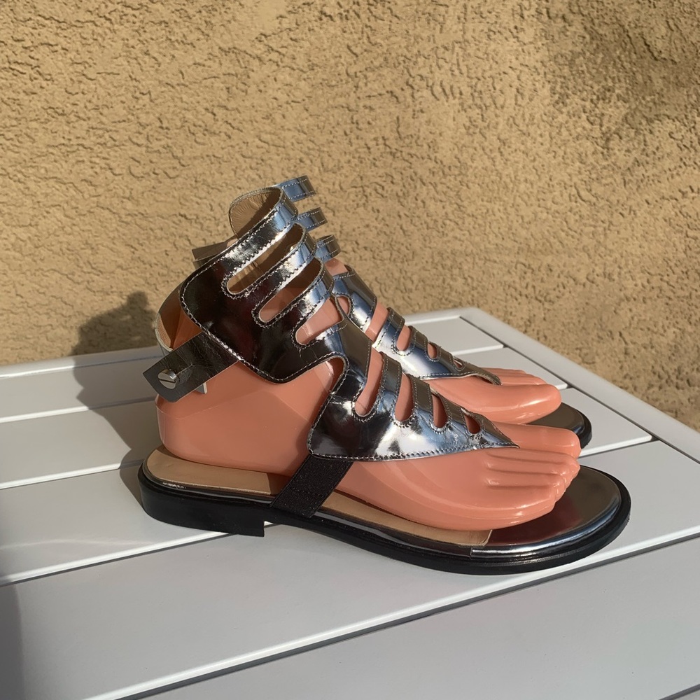 Perla Formentini gladiator metallic silver leather sandals 7.5 (European 38)